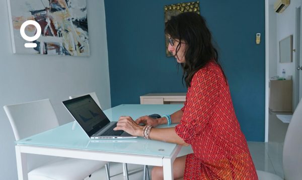 Airbnb review generator